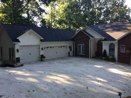 214 Berwick Court pending home in Berwick, Seneca, SC