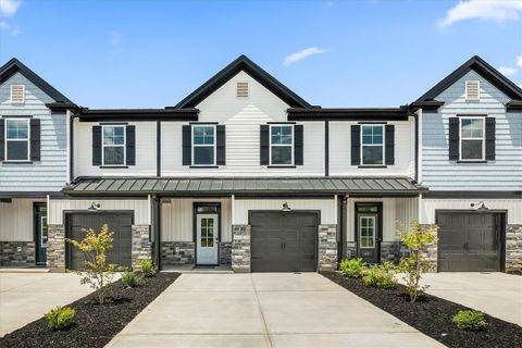 423 Belgrove Way active home in Meece Townhomes, Easley, SC