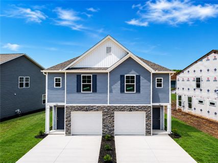 559 Seaborn Circle pending home in Champions Village At Cherry Hill, Pendleton, SC
