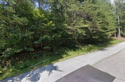 136 E Spartan Drive active home in Foxwood Hills, Westminster, SC