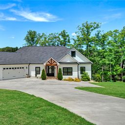 602 W Pine Court
