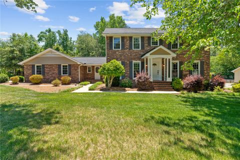 906 Plantation Drive pending home in Holly Tree Plantation, Simpsonville, SC