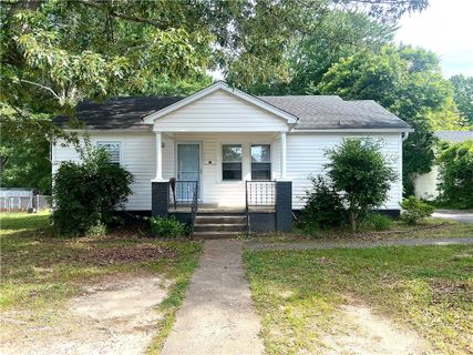 301 Edgewood Avenue