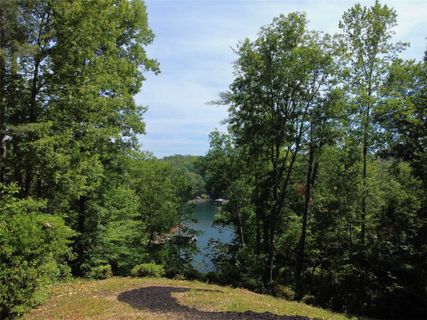 E18 Lake View Court active home in Cliffs At Keowee Falls North, Salem, SC