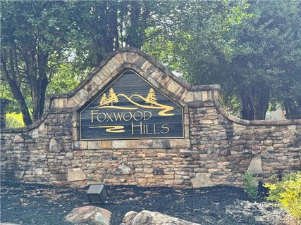108 Santeelah Drive active home in Foxwood Hills, Westminster, SC