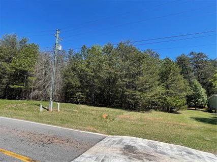 Lot 725 S Hogan Drive active home in Chickasaw Point, Westminster, SC