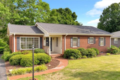 206 Hillside Drive active home in Burgiss Hills, Greer, SC