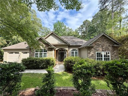 6 Westwind Court active home in Keowee Harbours, Salem, SC