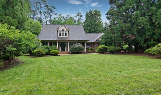 2223 Clearwater Point Drive pending home in Stonehaven, Seneca, SC