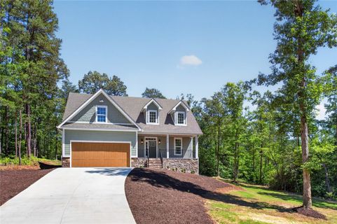 438 Falcons Lair West Drive active home in Falcons Lair West, Walhalla, SC
