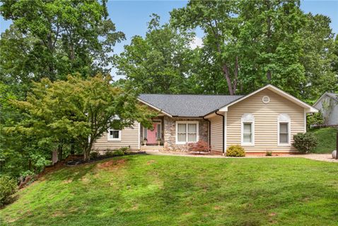 136 Loran Pointe Circle