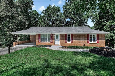 Homes in Enchanted Hills, Seneca