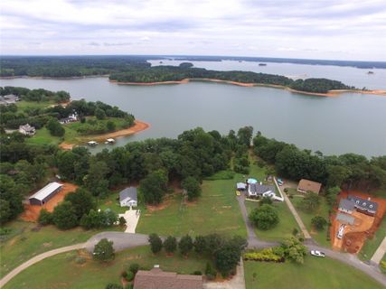 3 N Windy Point active home in Windy Point, Townville, SC