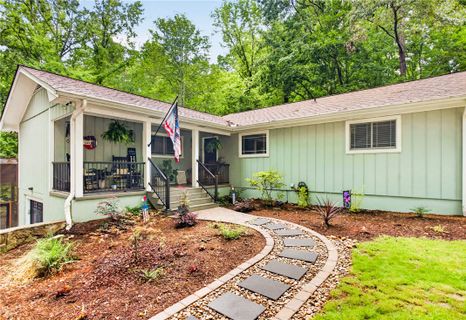 103 Pineneedle Drive active home in Chickasaw Point, Westminster, SC