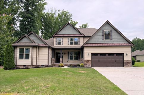 407 Oak Ridge Place