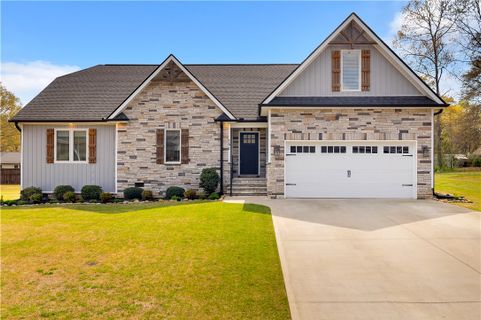 181 Amberwood Drive active home in Amberwood, Anderson, SC