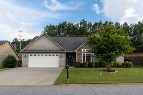 1012 Whirlaway Circle active home in Lexington Point, Anderson, SC