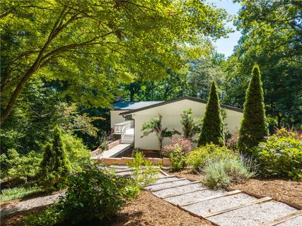 Homes in Camelot, Clemson