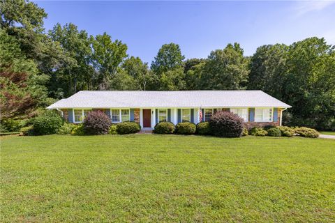 706 Pinewood Drive active home in Warley Woods, Pendleton, SC