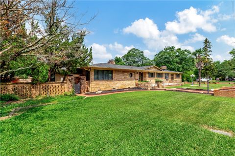 5 N Oak Street