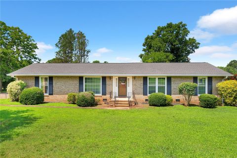102 Sheffield Drive active home in Stonehaven, Anderson, SC
