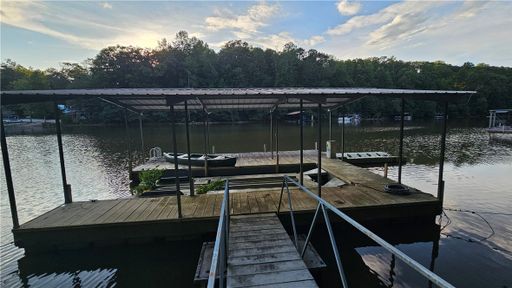147 W Waters Edge Lane pending home in Waters Edge, West Union, SC