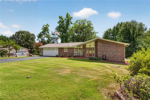 135 Brookhaven Circle pending home in Tanglewood, Seneca, SC