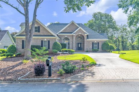102 Country Walk Lane pending home in Country Walk, Clemson, SC