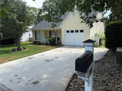 325 S Sandy Brook Way active home in Standing Springs Estates, Simpsonville, SC