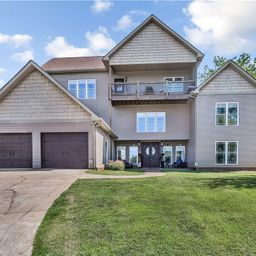 142 W Waters Edge Lane
