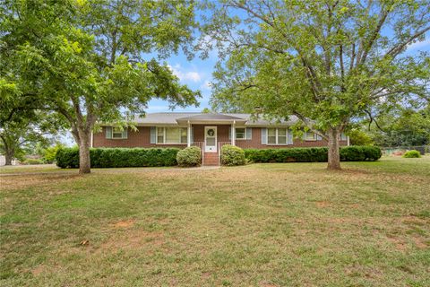 223 Lakewood Lane