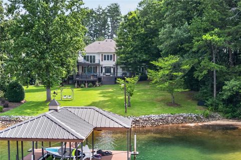 Homes in Elrod Sound, Seneca