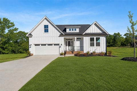 209 E Gunnery Court active home in Grand Harbor, Ninety Six, SC