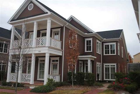 404 Village Walk