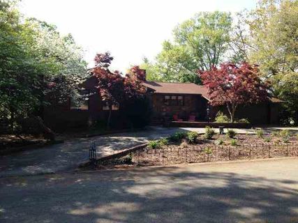 207 Leslie Lane