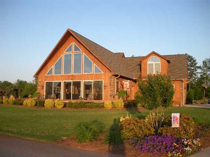 212 Crestridge Drive sold home in Blue Mountain Estates, Seneca, SC