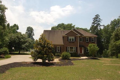610 Pinehollow Drive