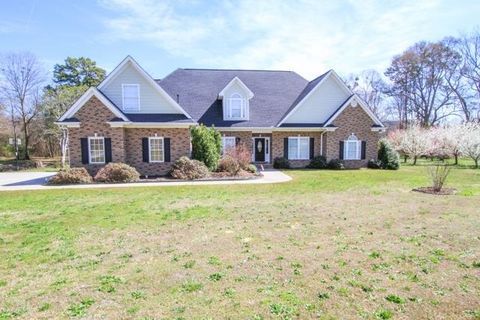 104 Old Oak Trail