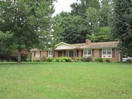 605 W Springwood