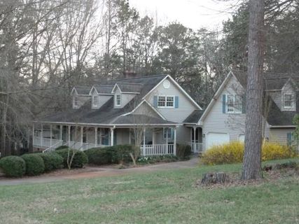 300 Exeter Close