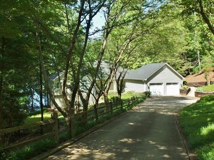 200 Royal Oaks Drive