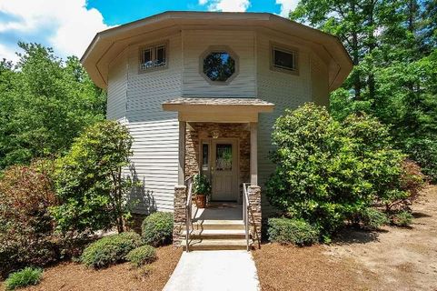 124 Oolenoy Court