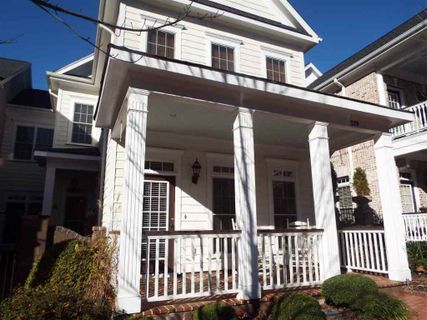 320 Village Walk