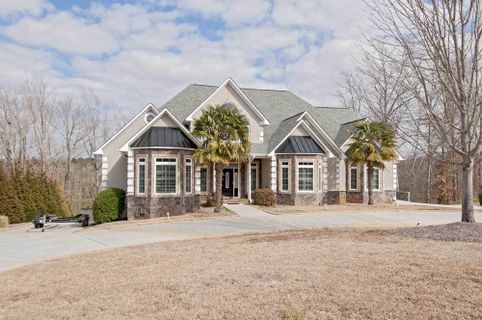126 Topsail Drive