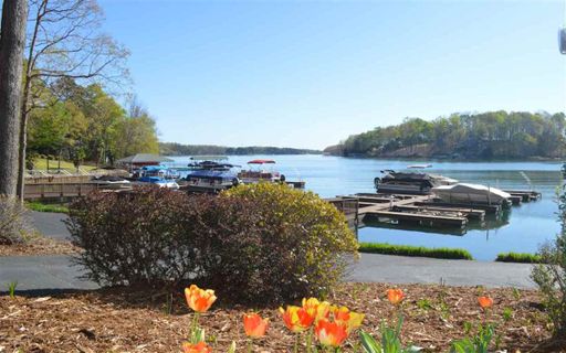131 South Oak Pointe Drive South Oak Pointe on Lake sold home in South Oak Point, Seneca, SC