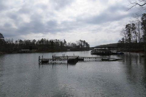 142 Lakehill Drive