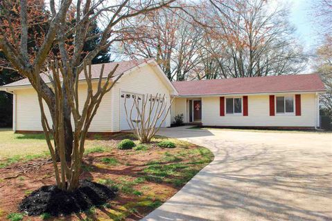 125 Lake Forest Circle