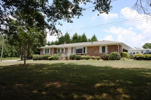 301 Catawba Circle sold home in Indian Hills, Seneca, SC