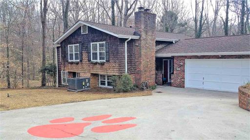331 Woodland Way