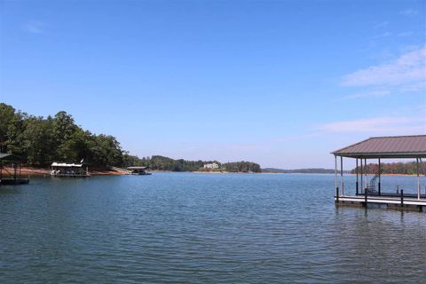 203 Lakeview Drive